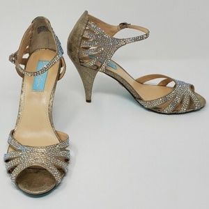 Blue by Betsey Johnson Women's SB Sweet Dress Pump in Champagne